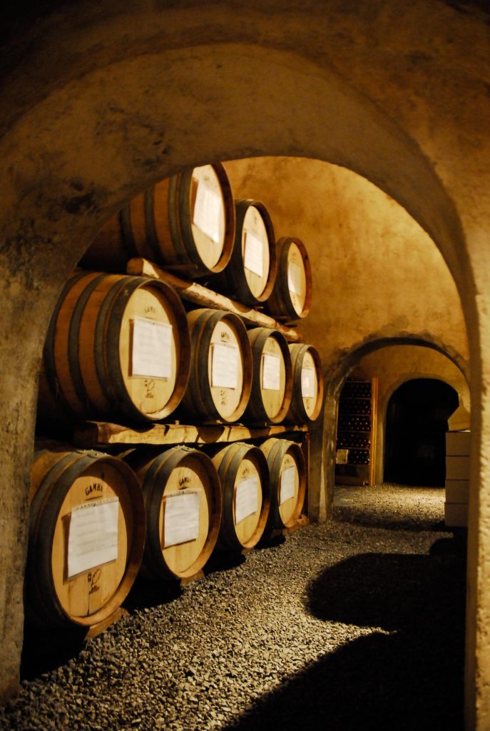 Botti in cantina vinicola a Pantelleria