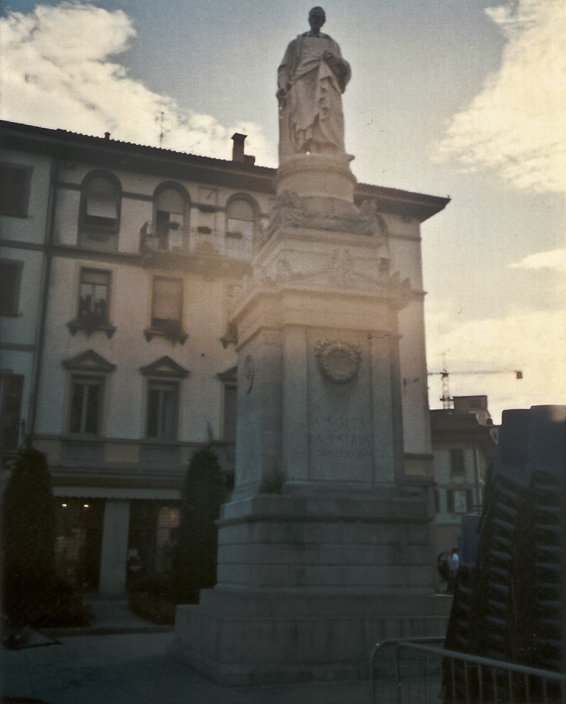 Statua di Alessandro Volta a Como