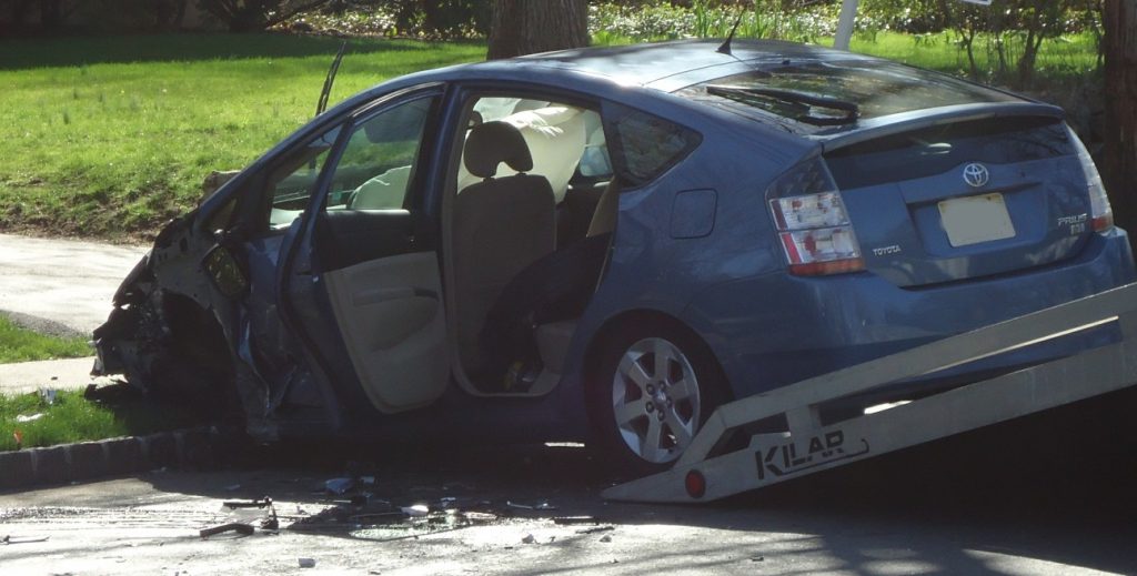 Airbag aperti nell abitacolo dopo un incidente