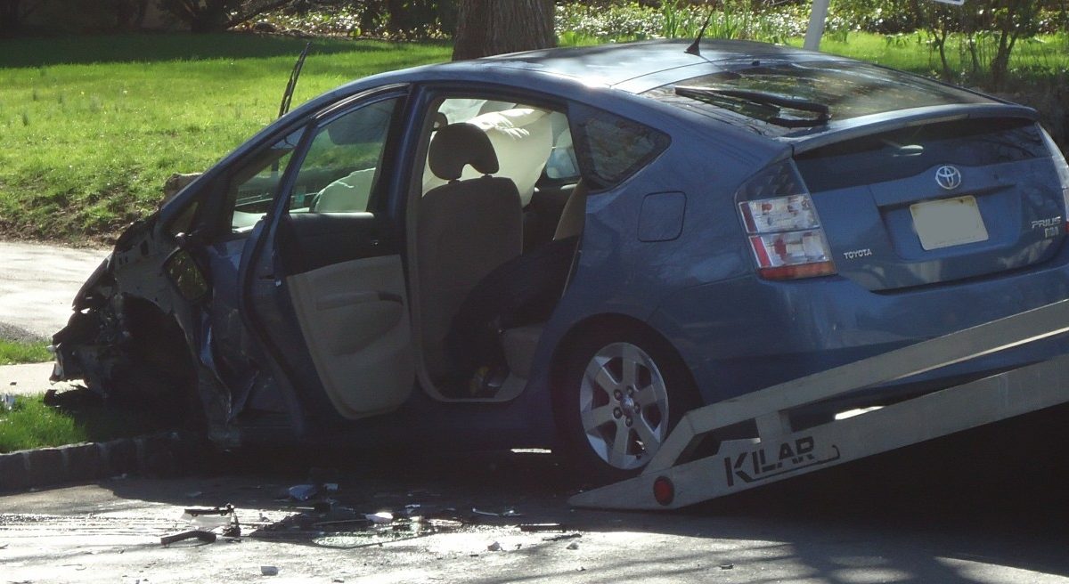 Airbag aperti nell abitacolo dopo un incidente