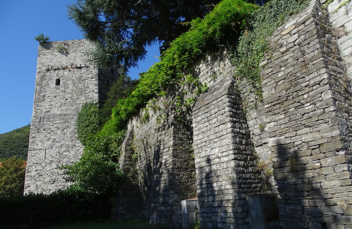 Mura di Como con Torre Gattoni