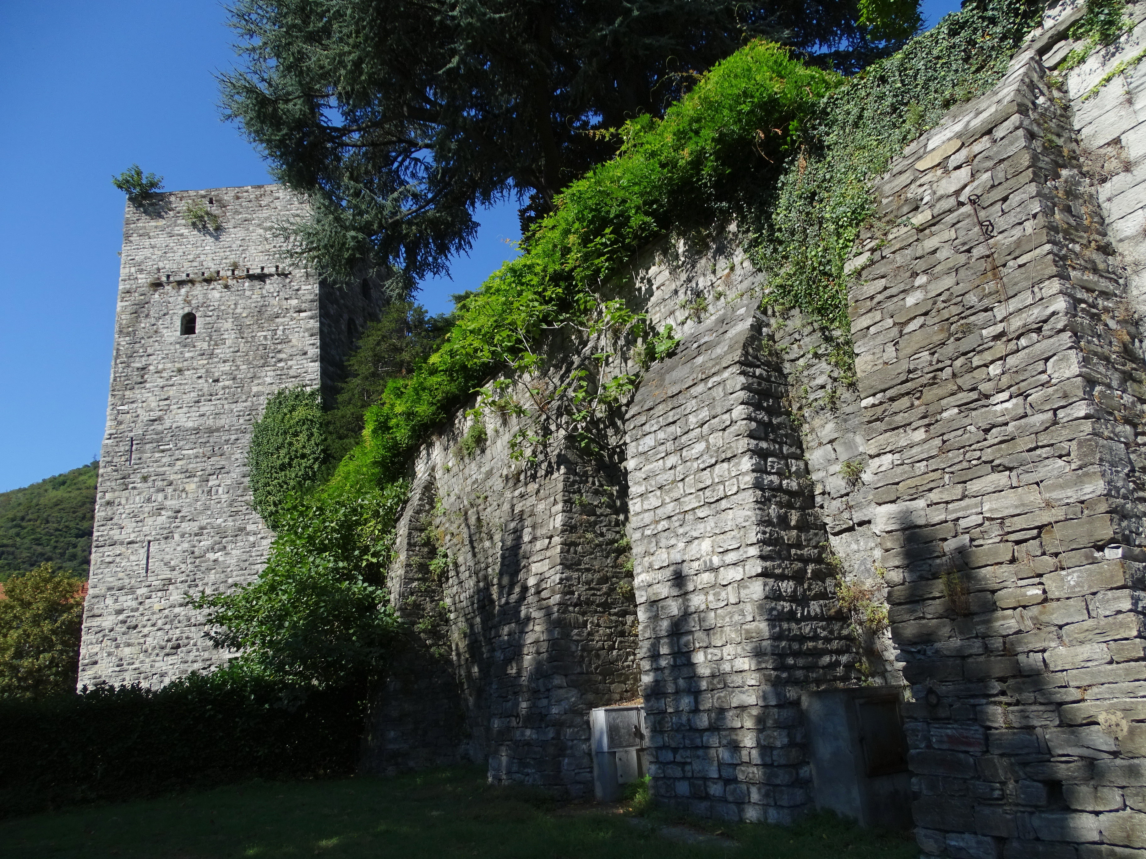 Mura di Como con Torre Gattoni