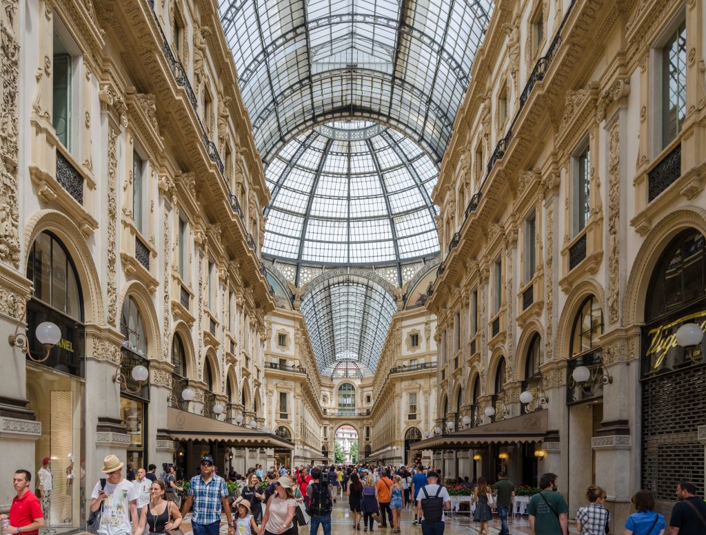 Vista interna della Galleria Vittorio Emanuele II a Milano