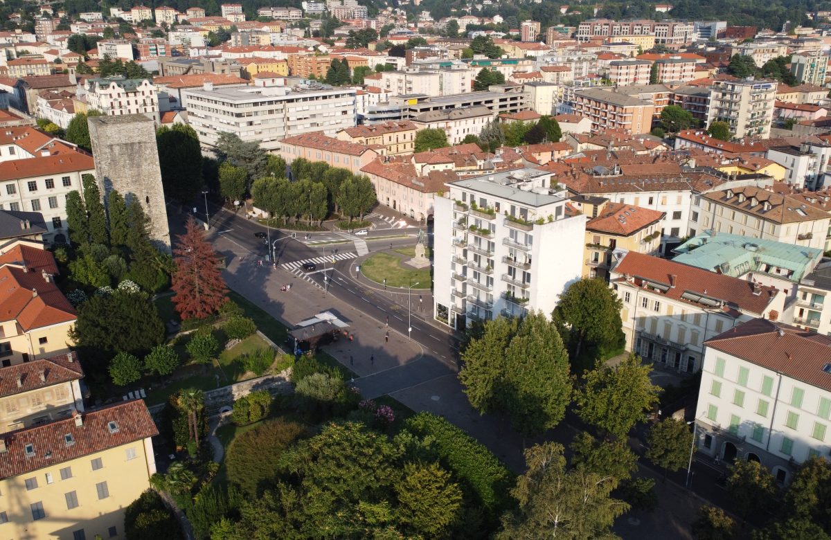 Mura cittadine di Como con Porta Torre sullo sfondo