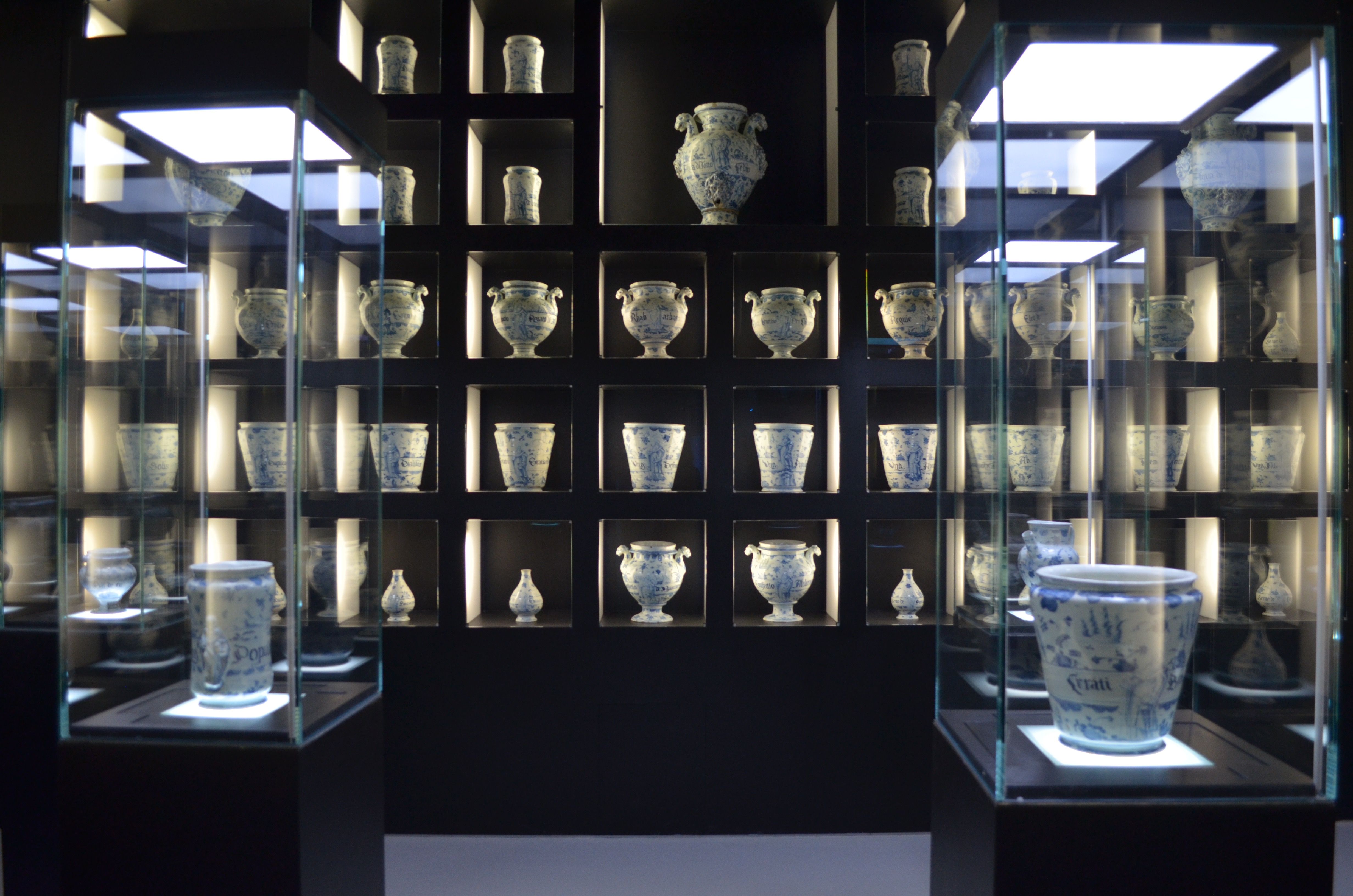 Interno del Museo della Ceramica di Savona