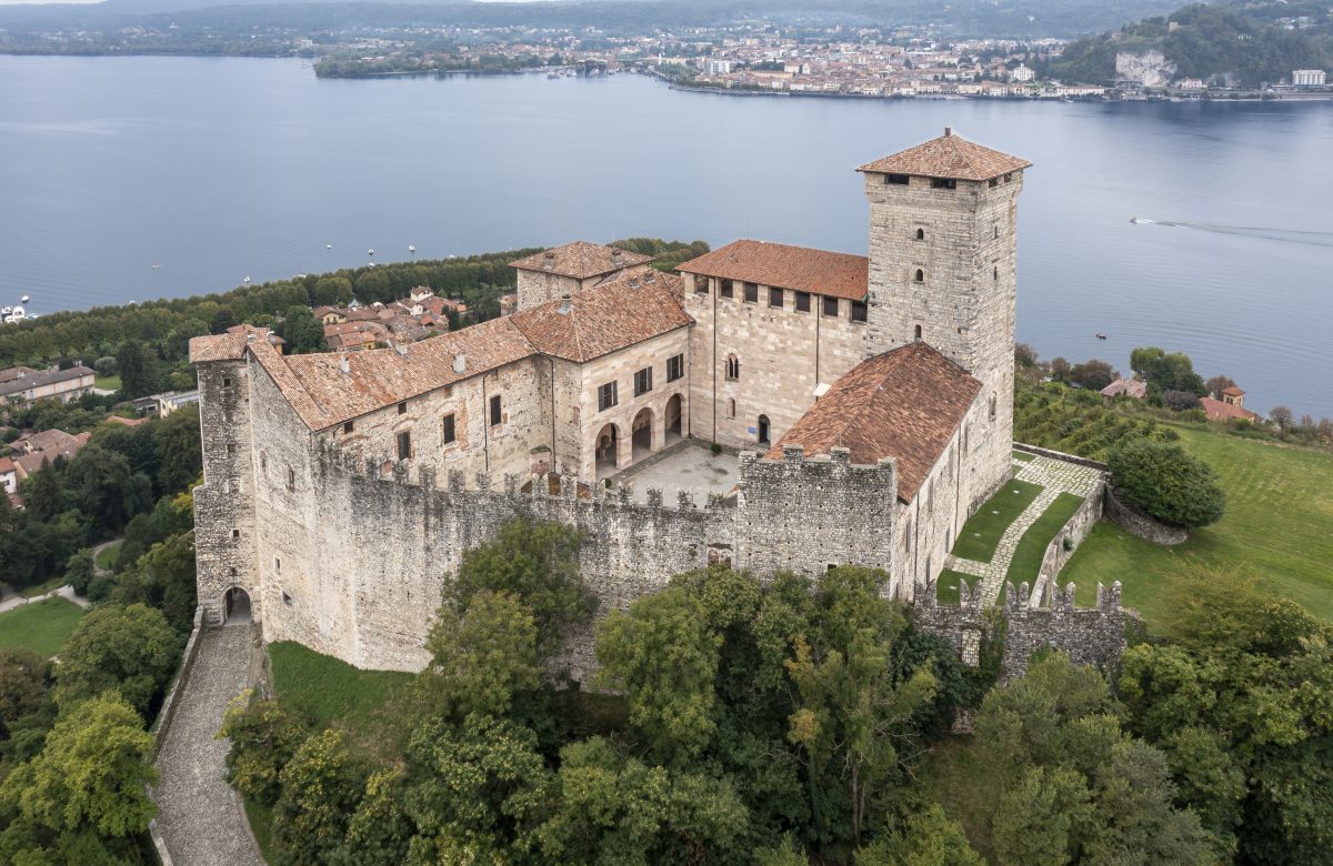 Rocca di Angera affacciata sul Lago Maggiore