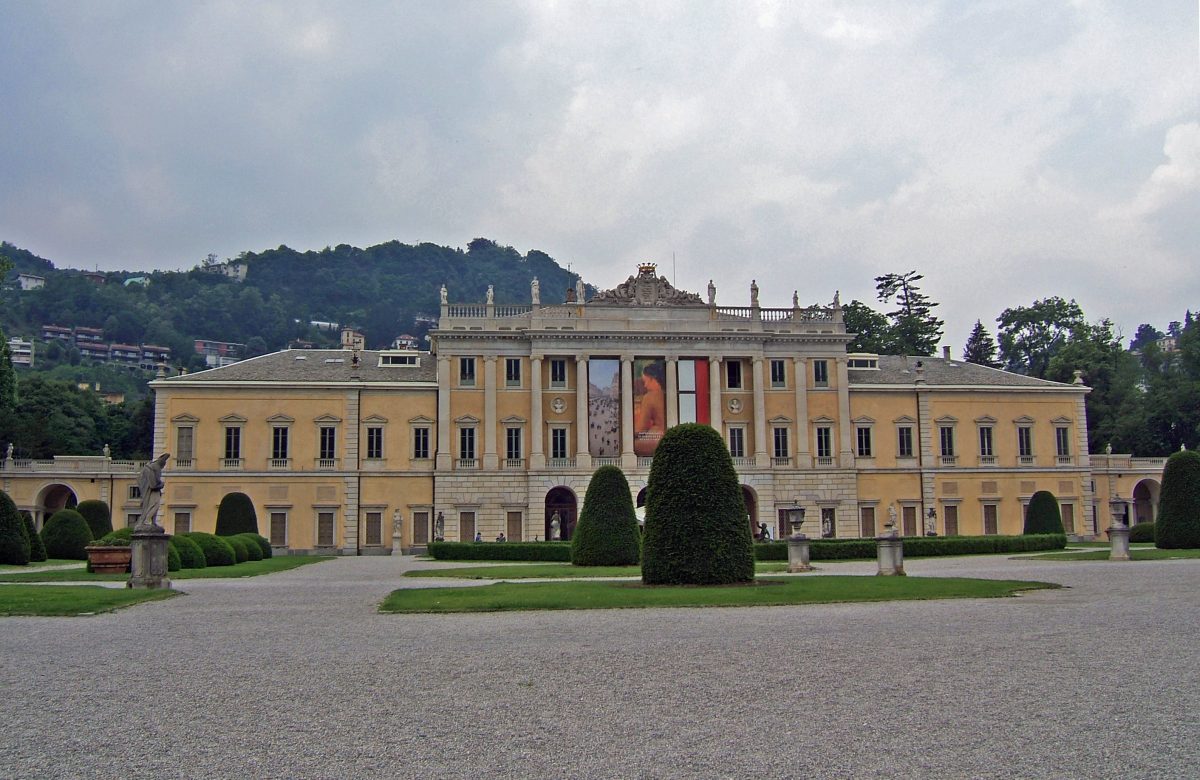 Facciata di Villa Olmo a Como