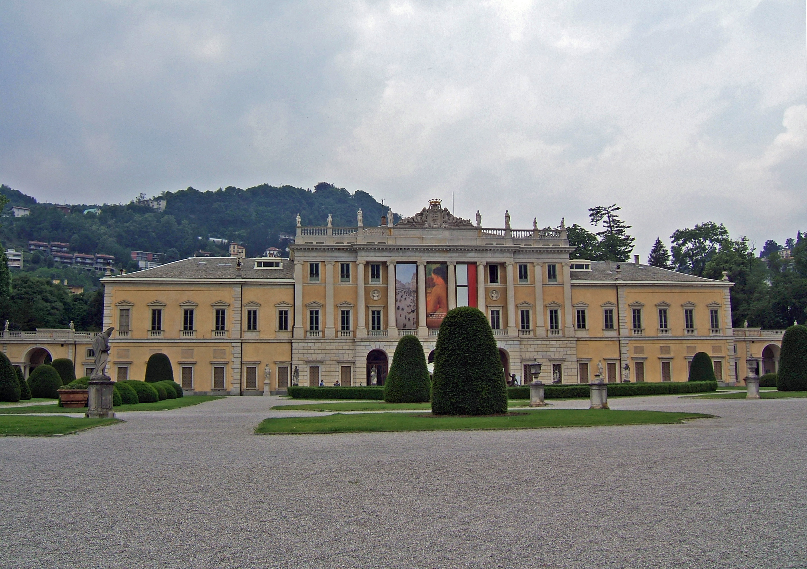 Facciata di Villa Olmo a Como
