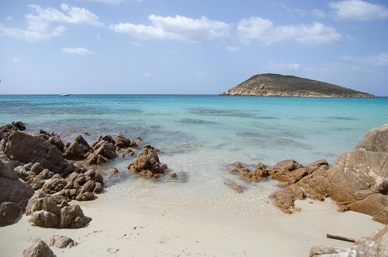 Isola di Tuerredda e mare trasparente in Sardegna