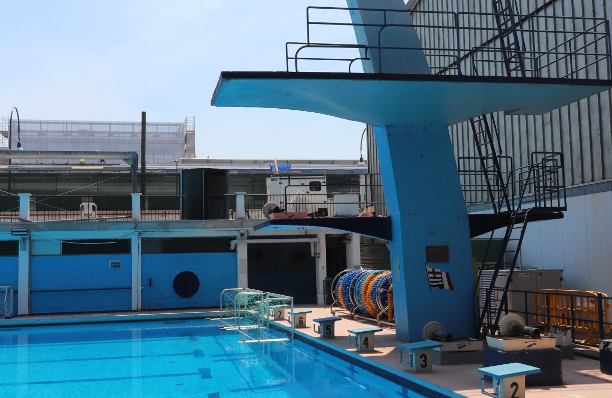 Trampolini e piattaforme per i tuffi in piscina
