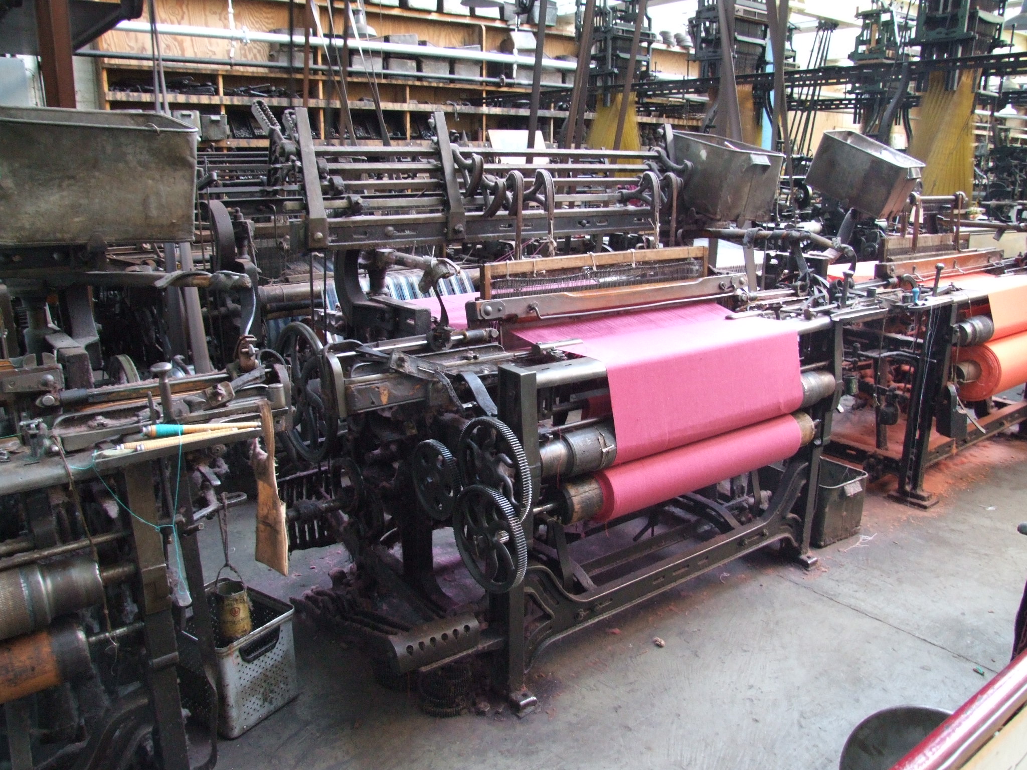 Telaio tessile meccanico in un museo industriale