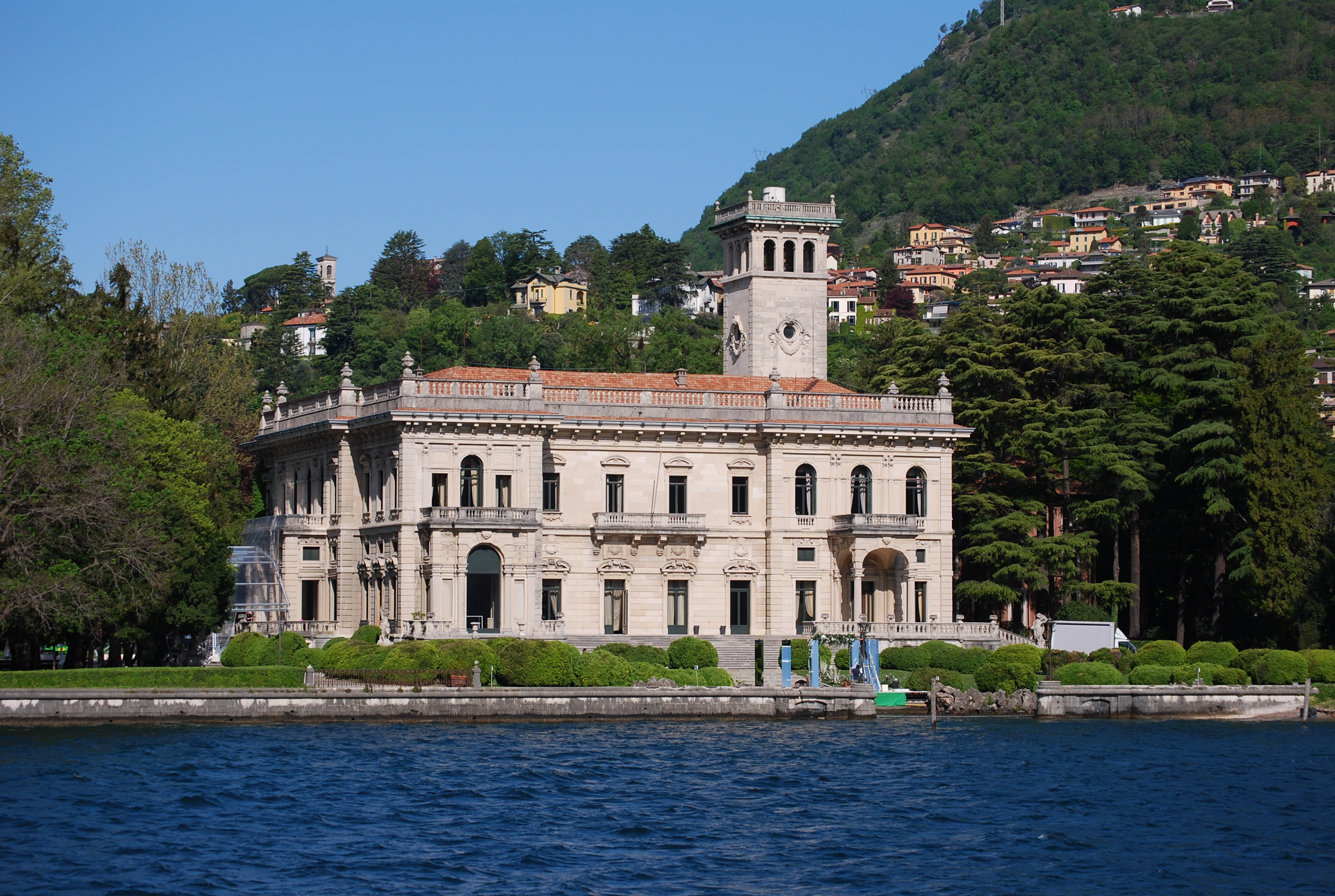 Villa Erba vista dal lago di Como a Cernobbio