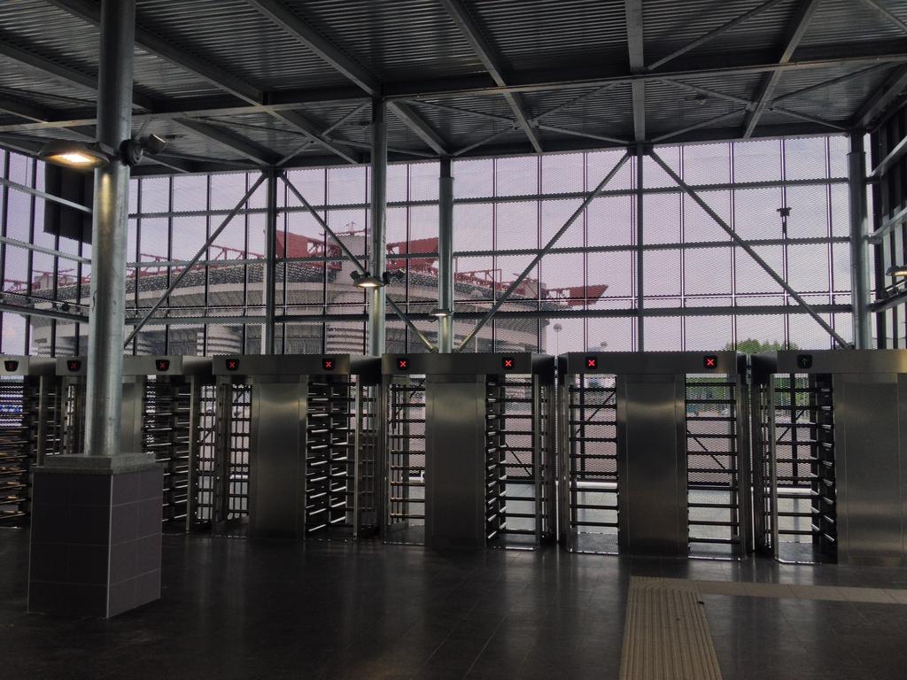 Tornelli della stazione M5 San Siro Stadio a Milano