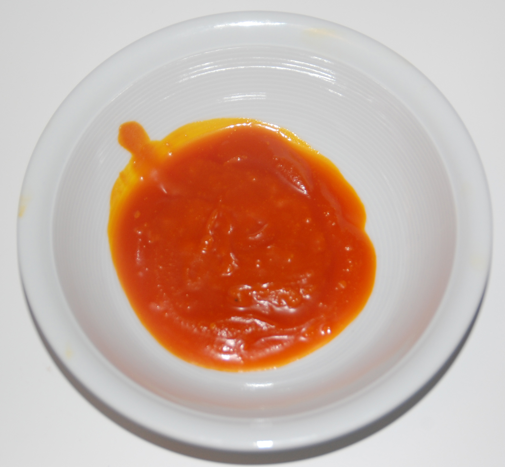 Olio di palma in una ciotola, immagine illustrativa di filiera alimentare