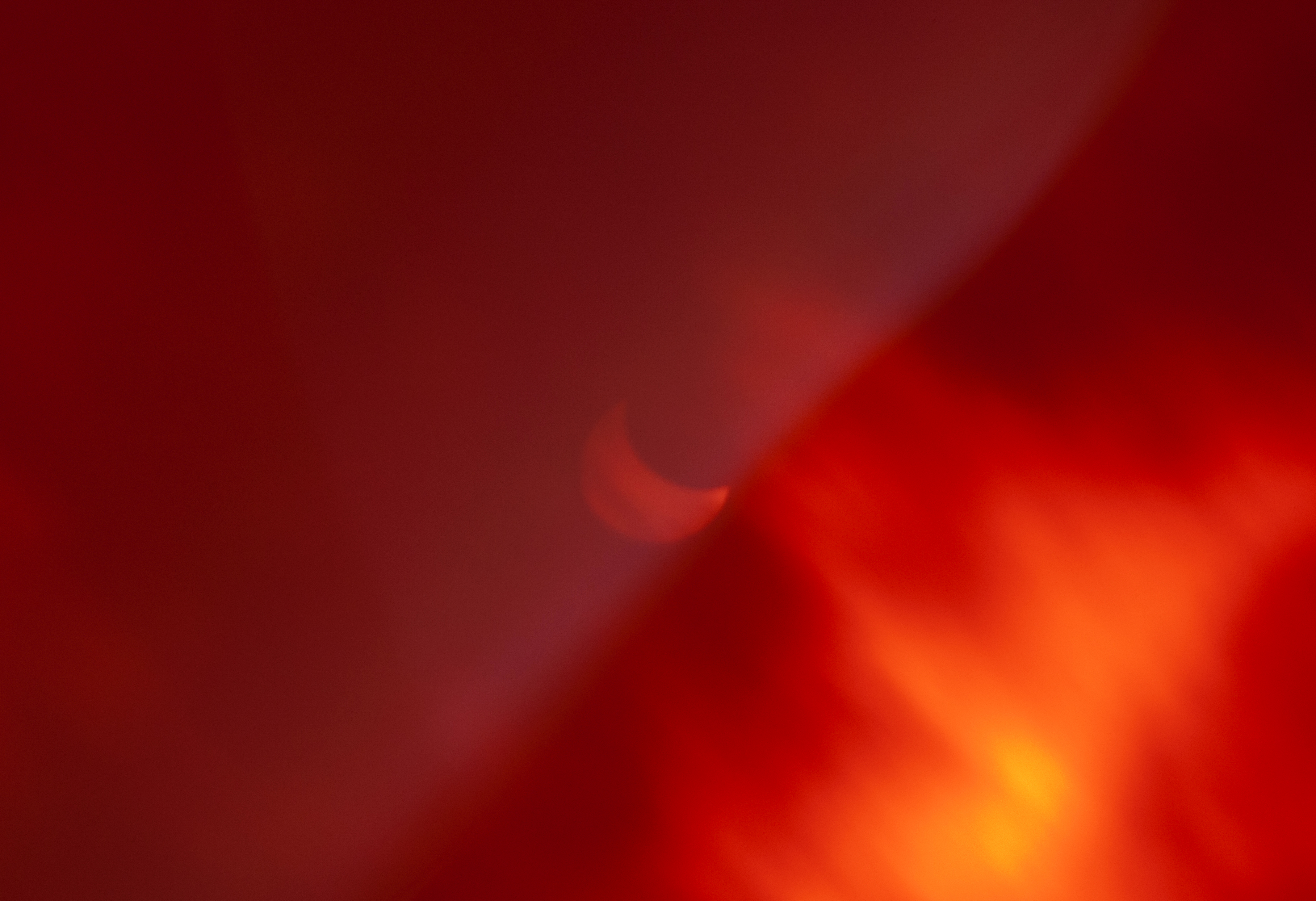 Eclissi solare parziale fotografata a Milano