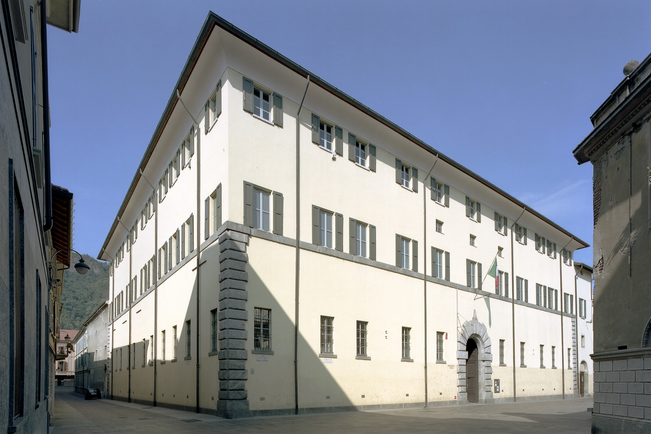 Facciata della Pinacoteca civica di Como