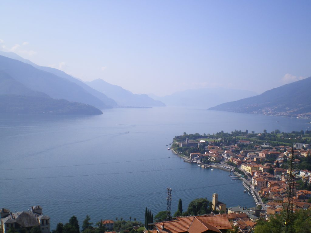 Gravedona sul Lago di Como vista da San Carlo