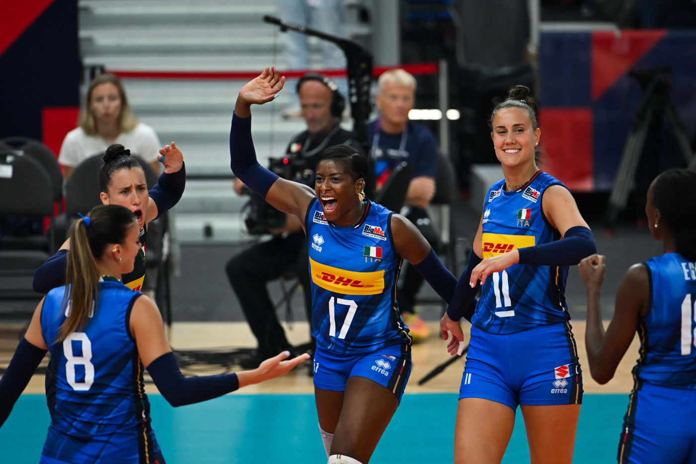 Le azzurre celebrano un punto agli Europei di volley 2026