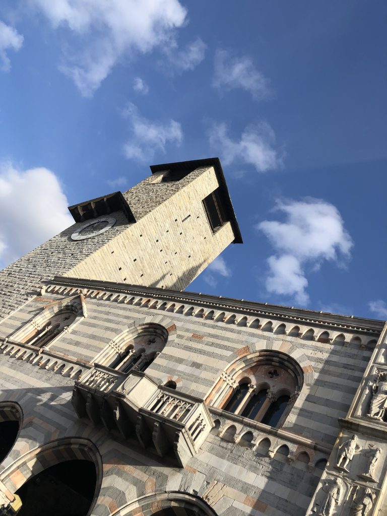 Palazzo del Broletto a Como, esempio di patrimonio culturale lombardo