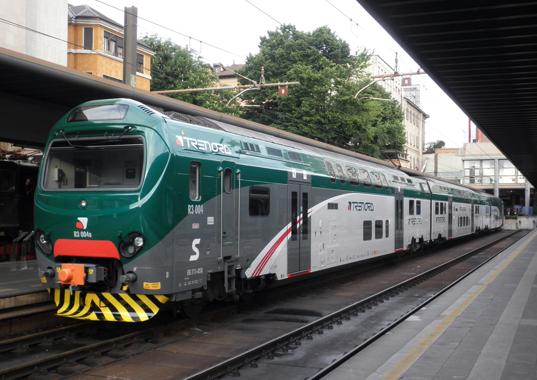 Elettrotreno TSR in livrea Trenord a Milano Cadorna