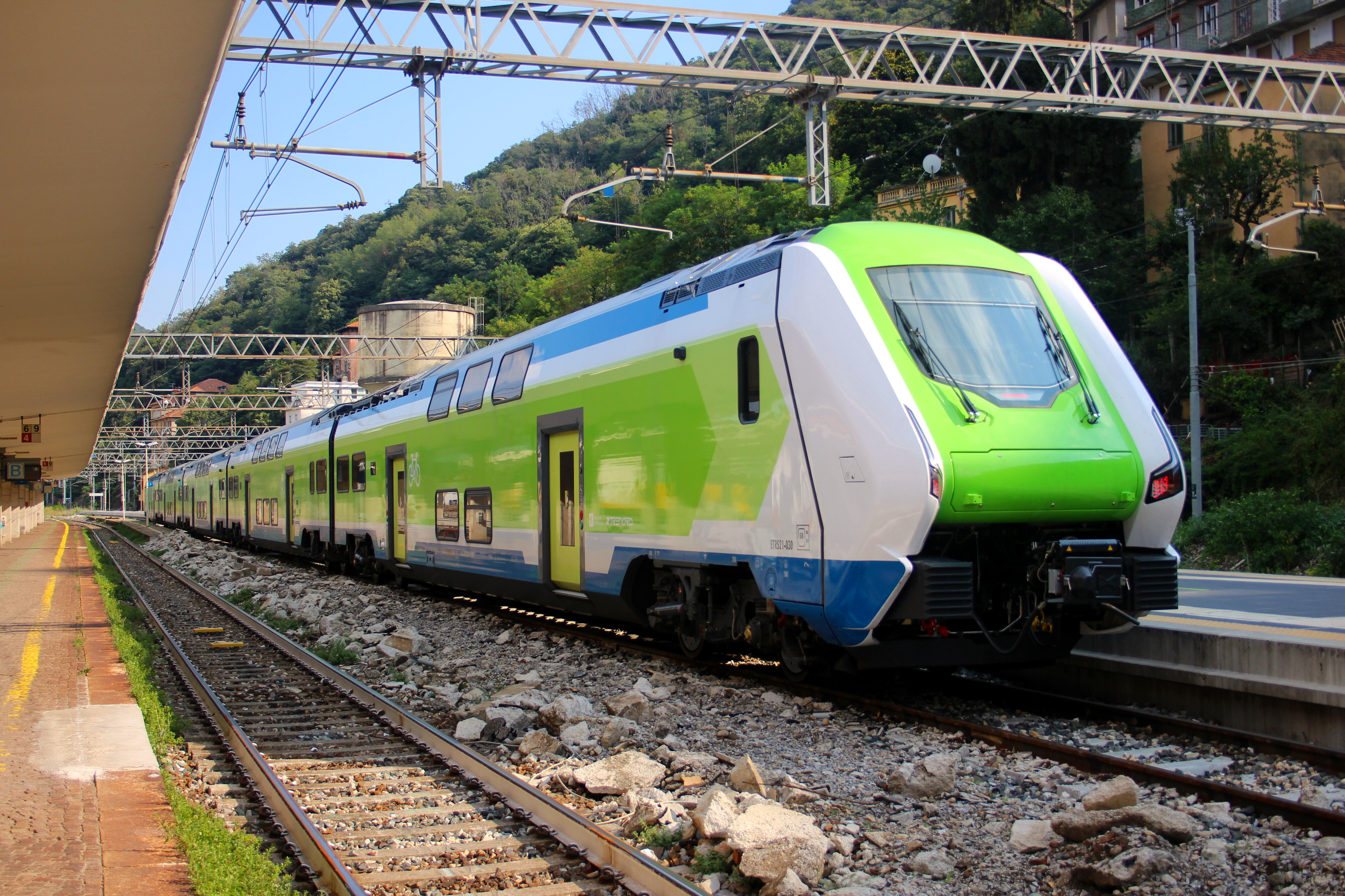 Treno Trenord Caravaggio alla stazione di Como San Giovanni