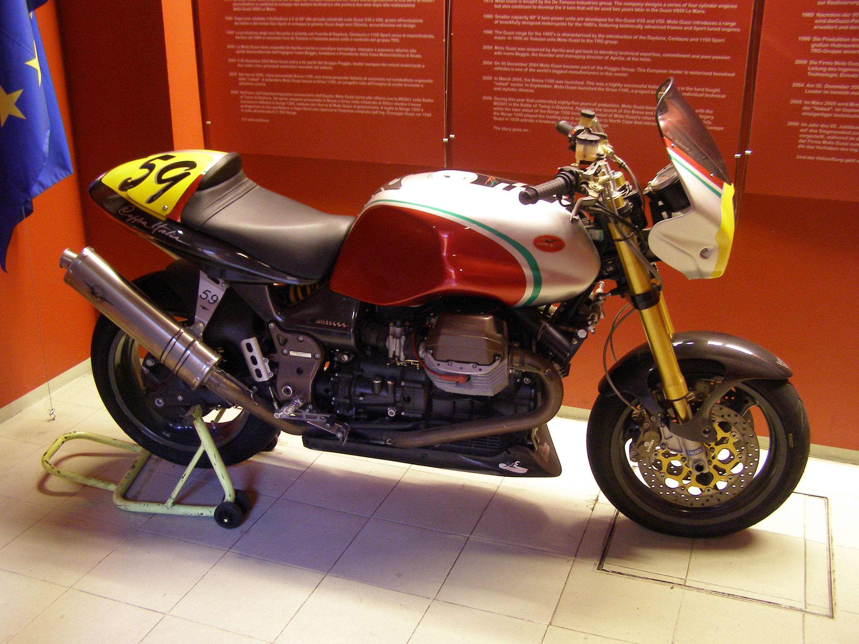 Museo Moto Guzzi a Mandello del Lario con motociclette storiche