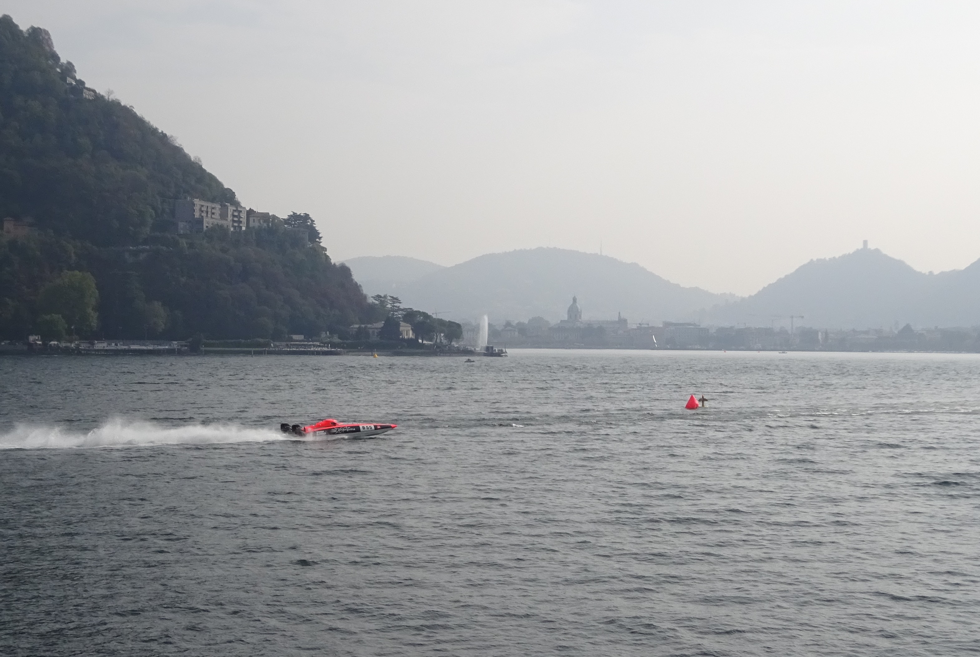 Imbarcazione in gara alla Centomiglia del Lario