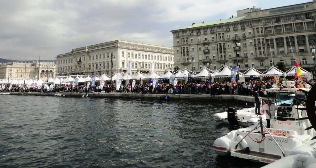 Barche a vela della Barcolana nel golfo di Trieste