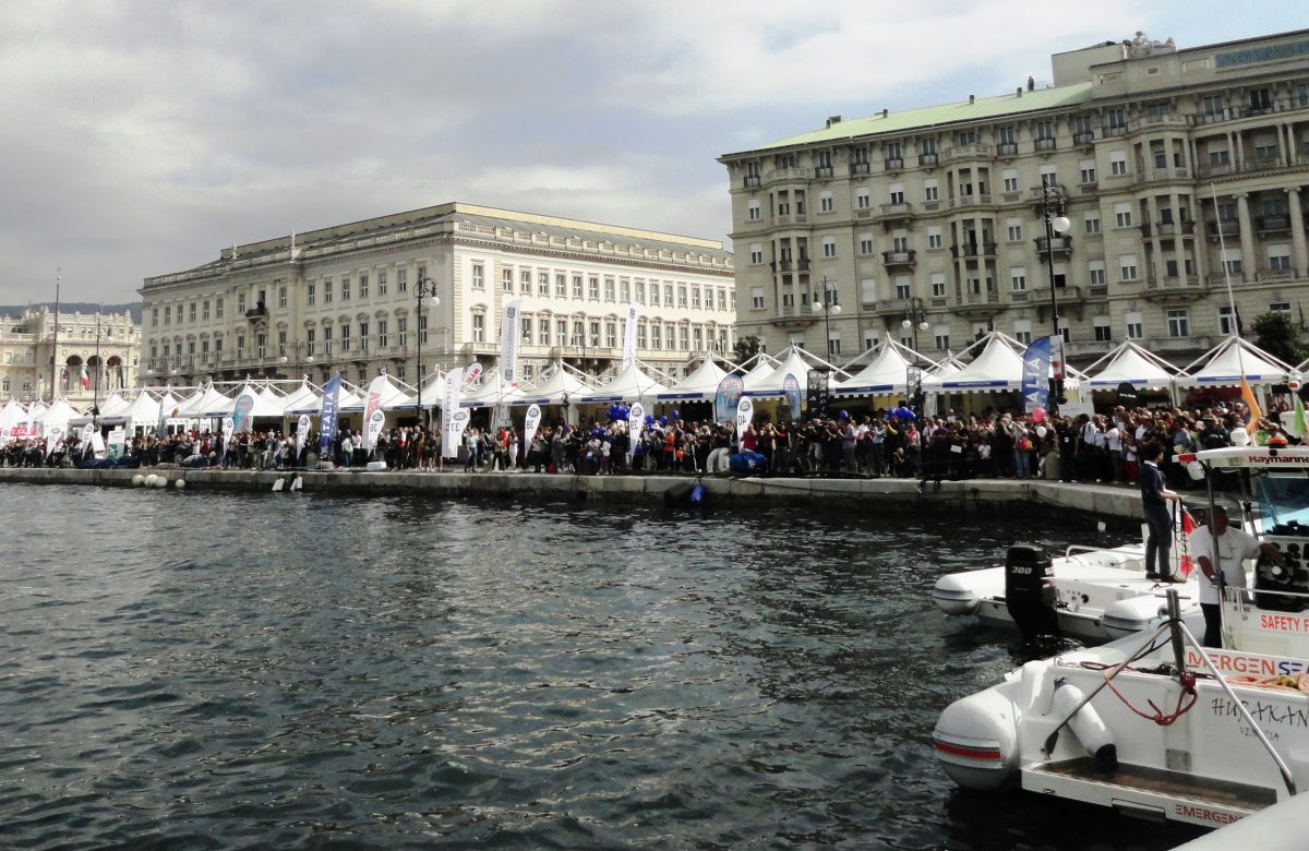 Barche a vela della Barcolana nel golfo di Trieste